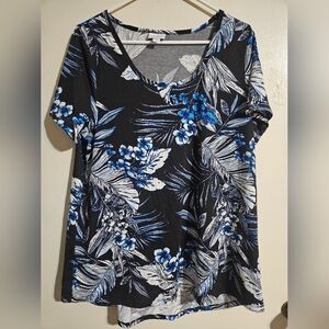 LuLaRoe Ladies Black & Blue Floral Short Sleeve Blouse XL